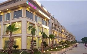 Anandam Clarks Inn Suites Vrindavan