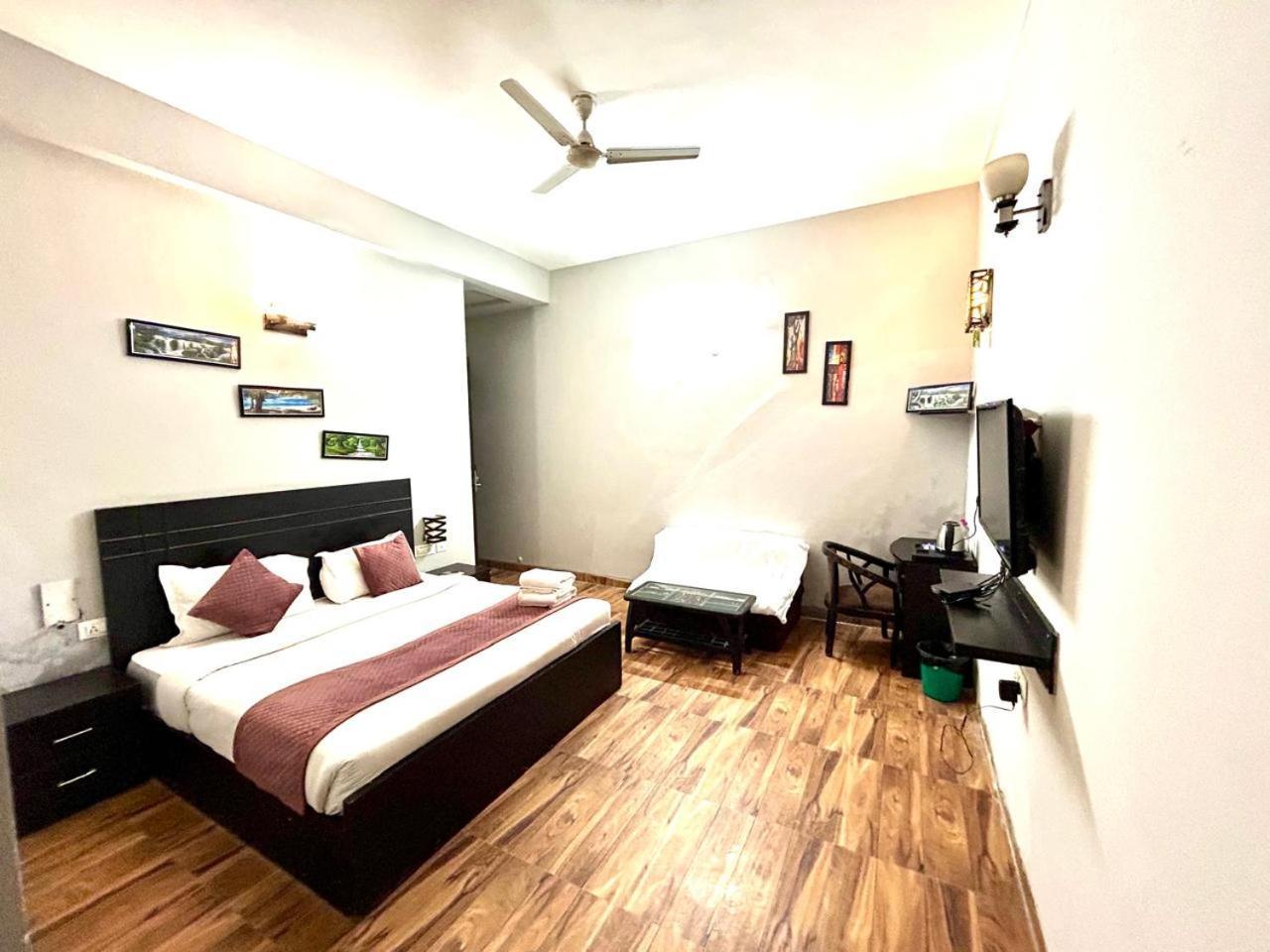 Anandan Citrine Hotel Vrindavan Exterior photo