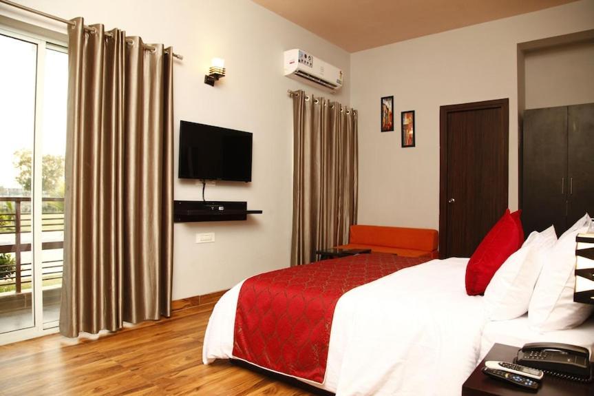 Anandan Citrine Hotel Vrindavan Exterior photo