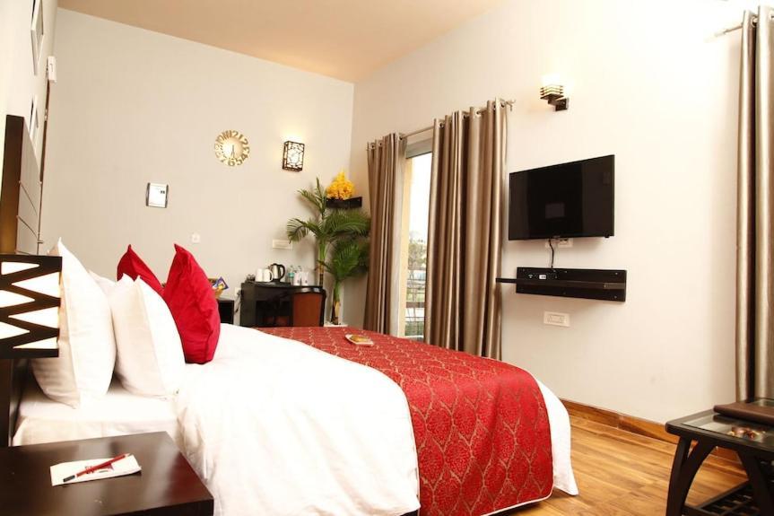 Anandan Citrine Hotel Vrindavan Exterior photo