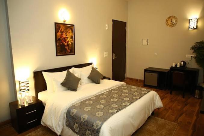 Anandan Citrine Hotel Vrindavan Exterior photo
